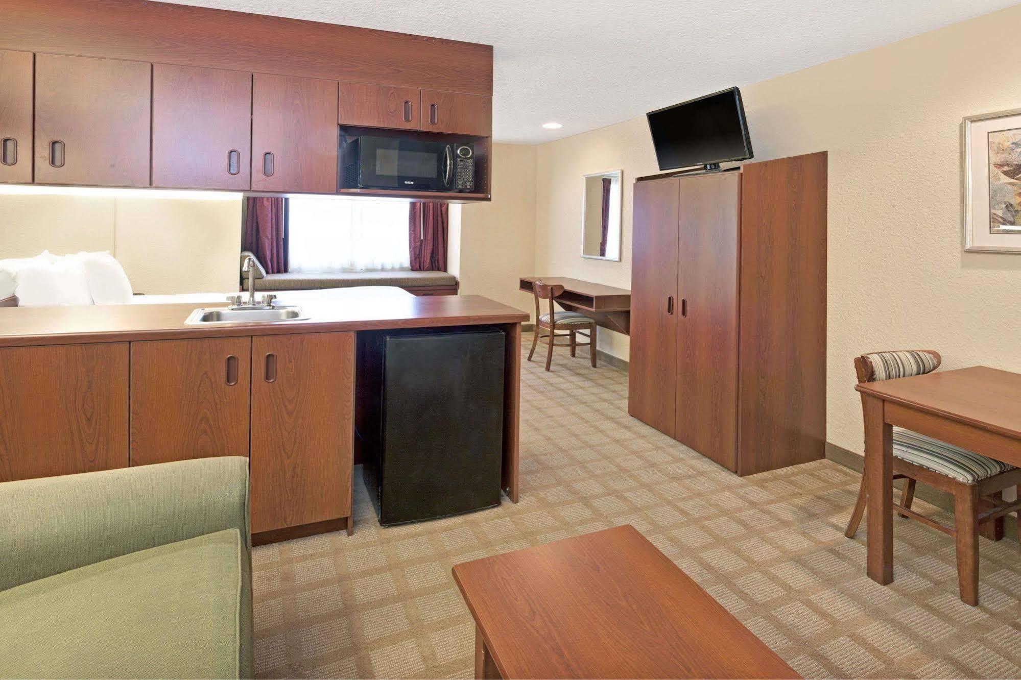 Microtel Inn & Suites By Wyndham Jasper Bagian luar foto