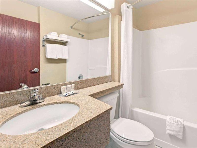 Microtel Inn & Suites By Wyndham Jasper Bagian luar foto