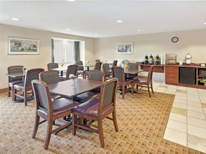 Microtel Inn & Suites By Wyndham Jasper Bagian luar foto