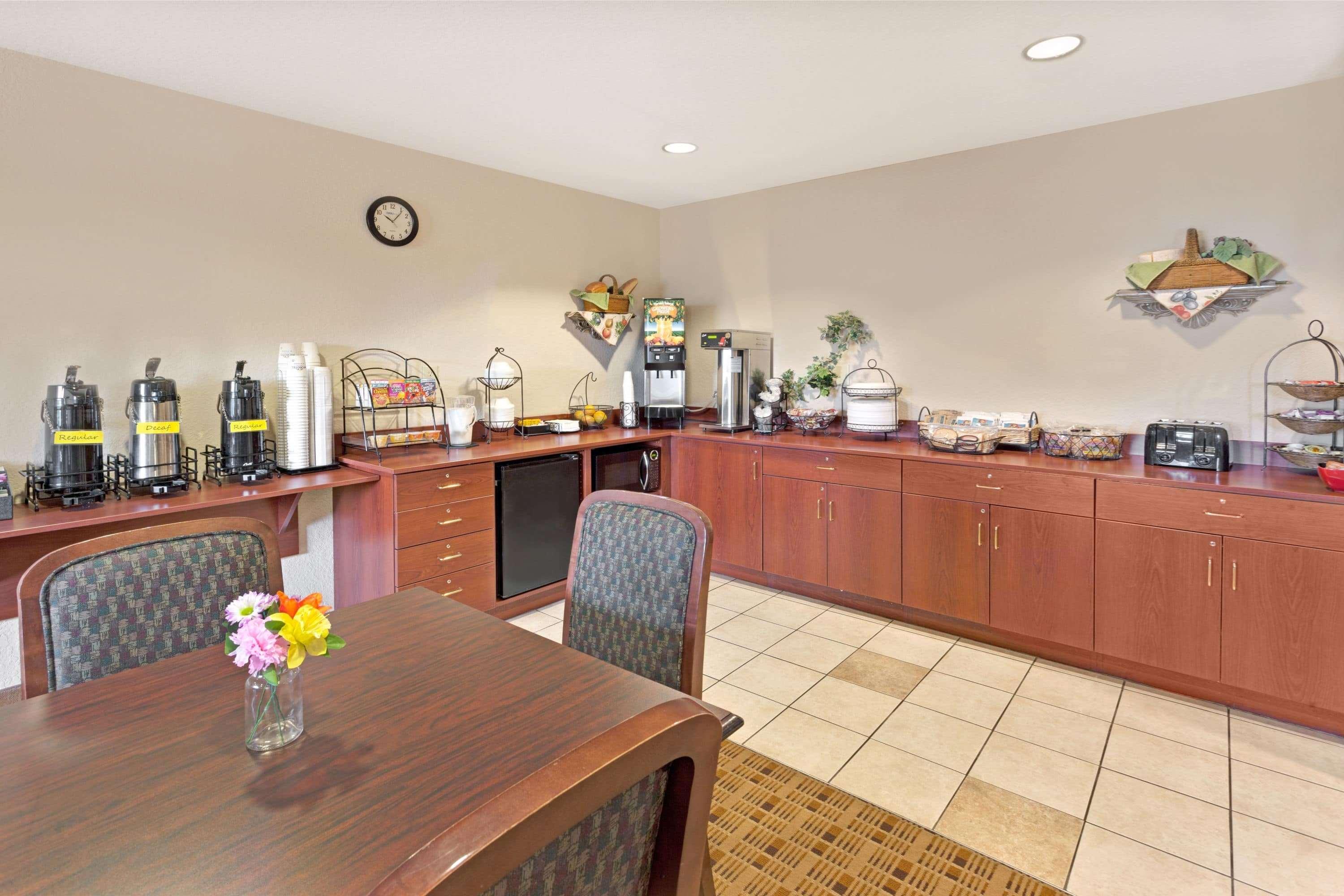 Microtel Inn & Suites By Wyndham Jasper Bagian luar foto