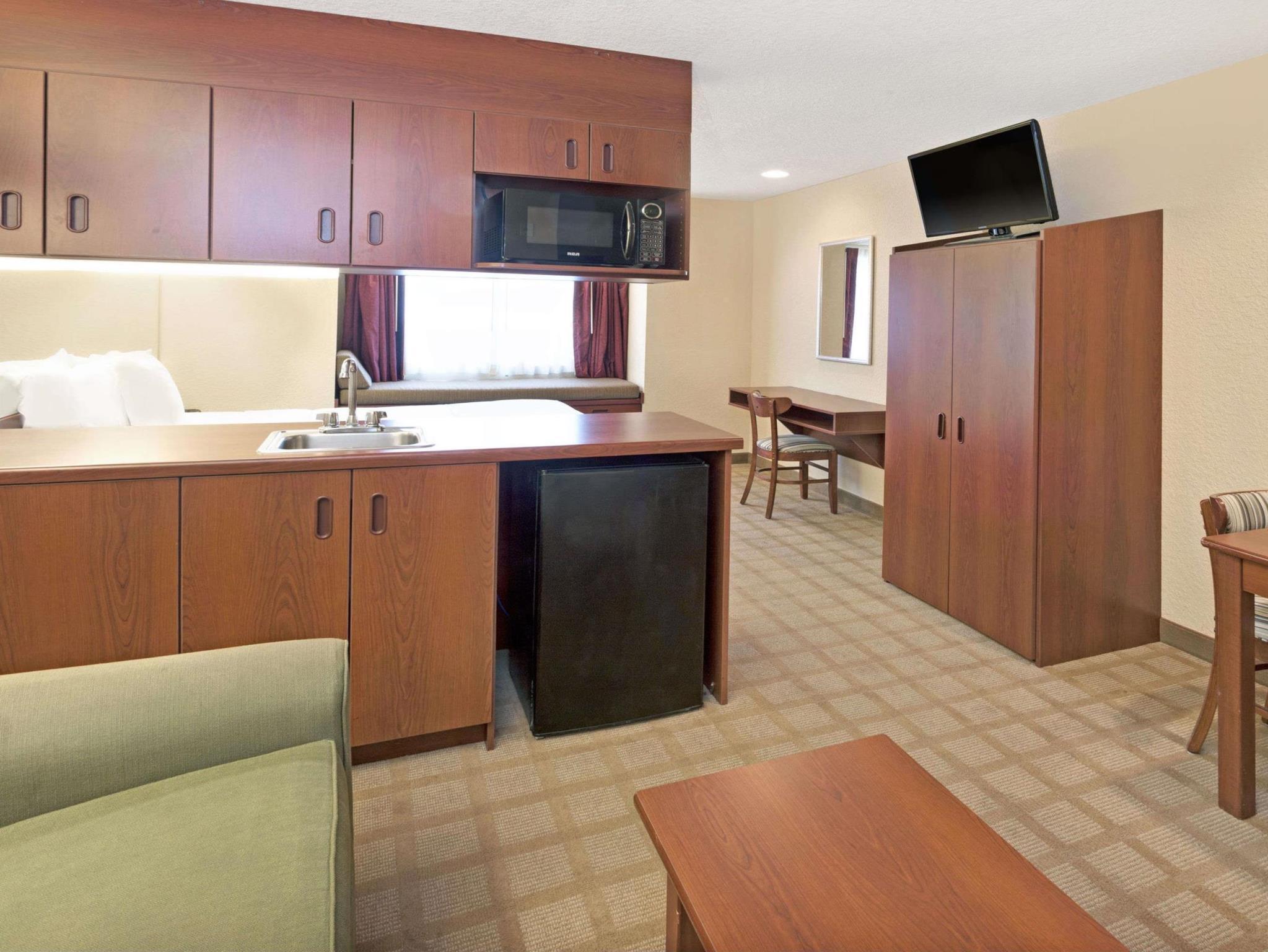 Microtel Inn & Suites By Wyndham Jasper Bagian luar foto